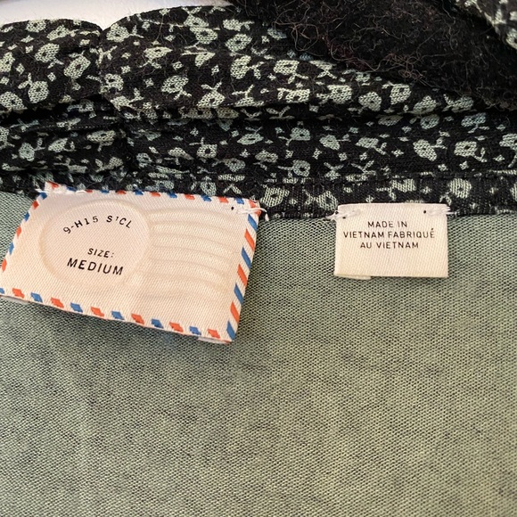 9 h15 brand green and black top with tie - Picture 5 of 5